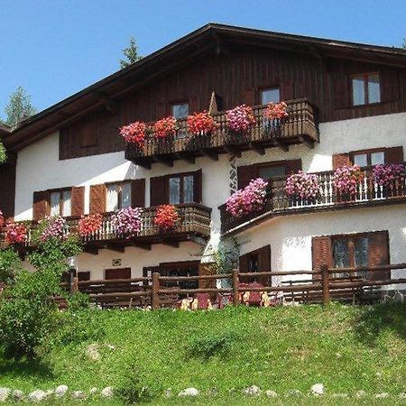 Albergo Scoiattolo Tret Екстериор снимка