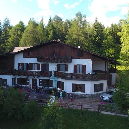 Albergo Scoiattolo Tret Екстериор снимка