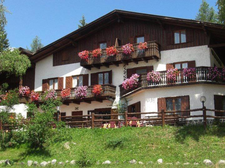 Albergo Scoiattolo Tret Екстериор снимка